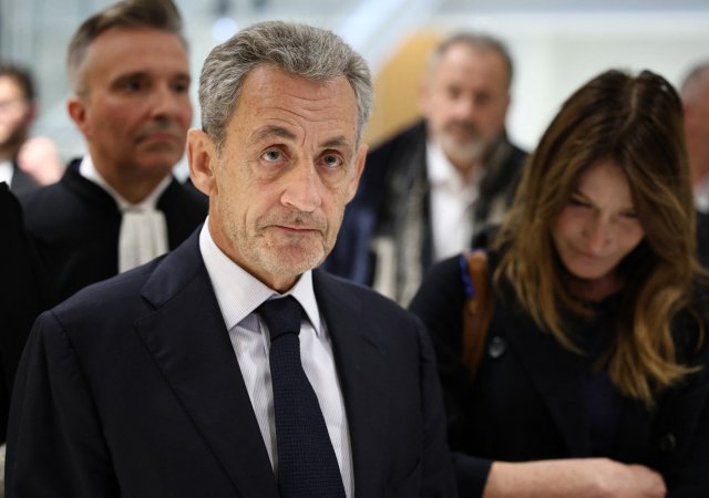 Nicolas Sarkozy s manželkou u soudu