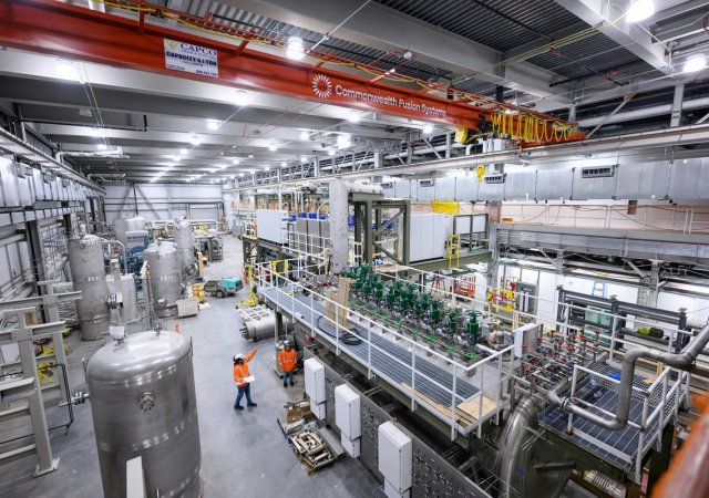 Připravovaná reaktorová hala v závodě společnosti Commonwealth Fusion Systems v americké Virginii.