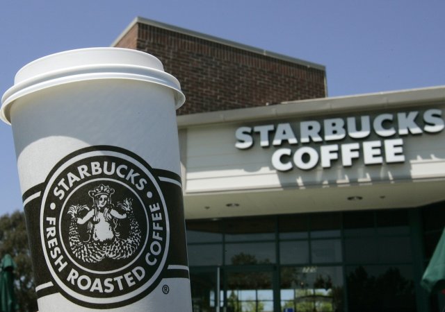 Američan vysoudil odškodné 50 milionů dolarů od Starbucks kvůli popáleninám