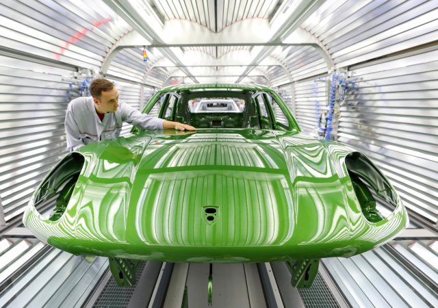 Porsche chystá „balíček pro budoucnost“. Zruší desetinu pracovních pozic včetně manažerských