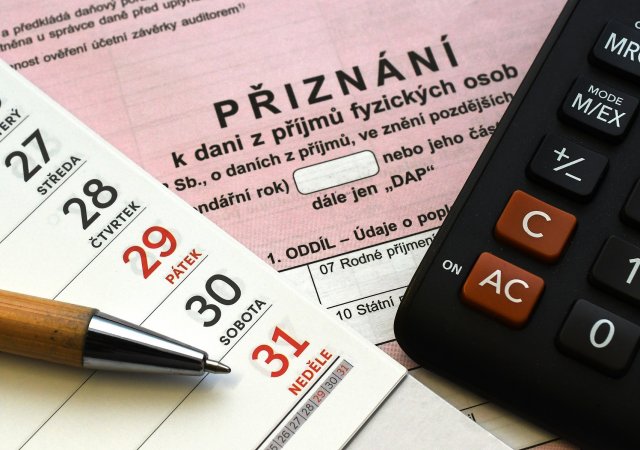 Termín pro daně se blíží. Někteří si mohou lhůtu prodloužit až do července