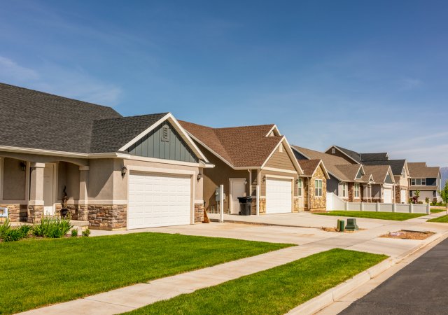 Mladí Američané nemají kde bydlet. Trump chce stopnout fondy, které skupují domy