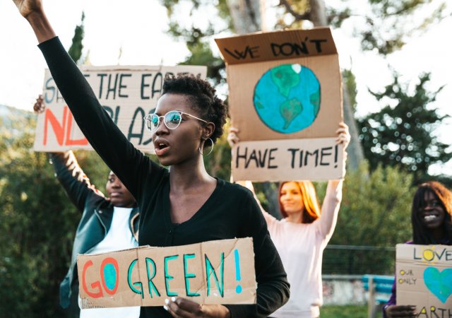 Protekcionismus a změna klimatu jsou rizika, která jsou „obzvláště významná“ jak pro růst, tak pro sbližování velikosti ekonomik, míní ekonomové Goldman Sachs.