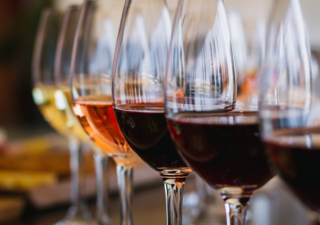Vinotéky to mají v konkurenci hospod na Žižkově těžké, ale stále se rozvíjejí