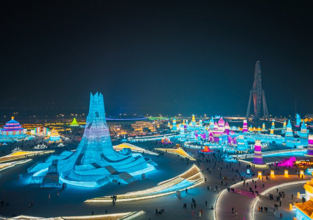 Ledové radovánky v čínském městě Harbin