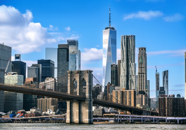 Růst ekonomiky USA ve čtvrtém čtvrtletí proti odhadům zpomalil mnohem více