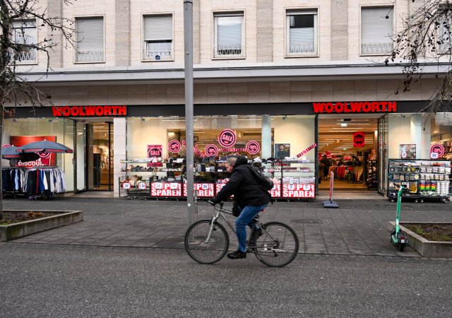 Prodejna Woolworth na nákupní ulici v německém Mönchengladbachu