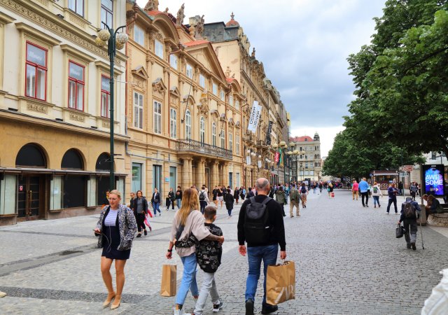 Česká ekonomika zrychluje. Táhne ji hlavně spotřeba domácností