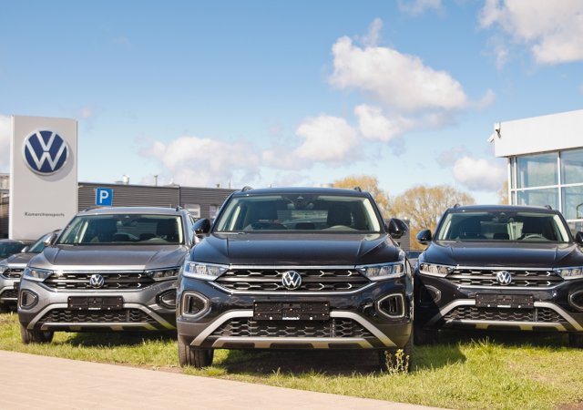 Provozní zisk Volkswagenu loni klesl o polovinu na 8,9 miliardy eur