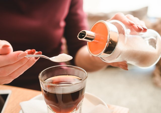 Genetičtí inženýři naučili bakterie levně vyrábět zřejmě zdravý nízkokalorický cukr