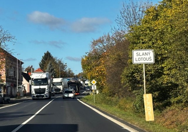 Obyvatelé Lotouše již počítají poslední kamiony před otevřením obchvatu