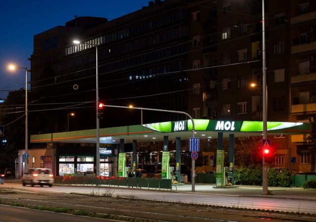 Sedm litrů nafty měsíčně zdarma. Maďarská vláda kvůli drahé ropě zadotuje majitele dieselů