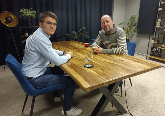 Dalibor Martínek hovoří s Martinem Machalou (v popředí)