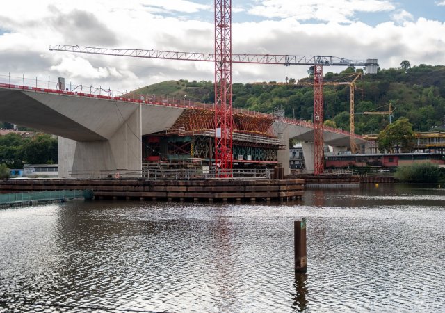 Dvorecký most v době výstavby