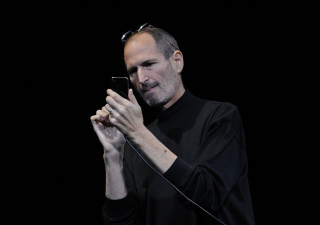 Steve Jobs představuje nový iPhone