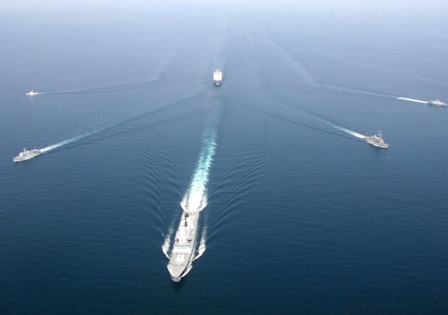 námořní cvičení v Hormuzském průlivu