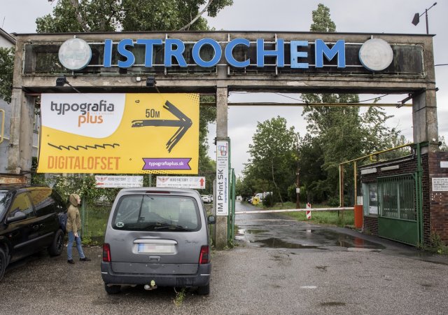 Duslo prohrálo boj s levnou chemií z Číny. Zavře závod v Bratislavě, 200 lidí přijde o práci