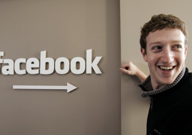 Mark Zuckerberg slaví 750 milionů uživatelů Facebooku v roce 2007