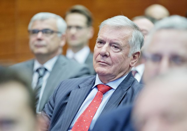 Bývalý předseda představenstva a později člen dozorčí rady Škody Auto a prezidentský kandidát Vratislav Kulhánek