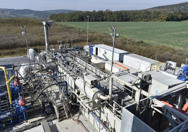 Vrtná souprava těžební společnosti MND