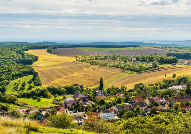 Turisty láká podzimní Pálava