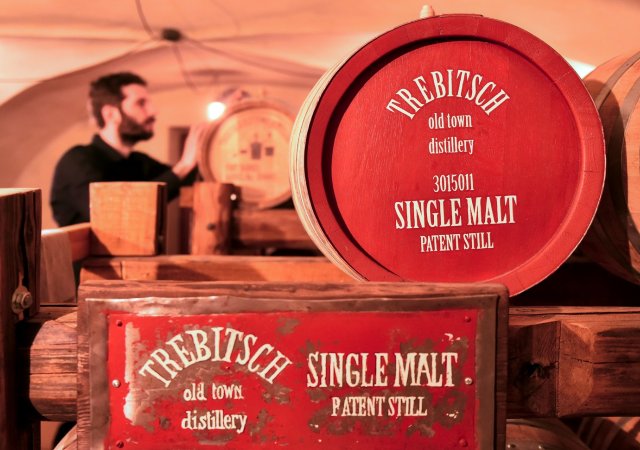 Sudy v celním a zracím skladu výrobce české whisky Trebitsch