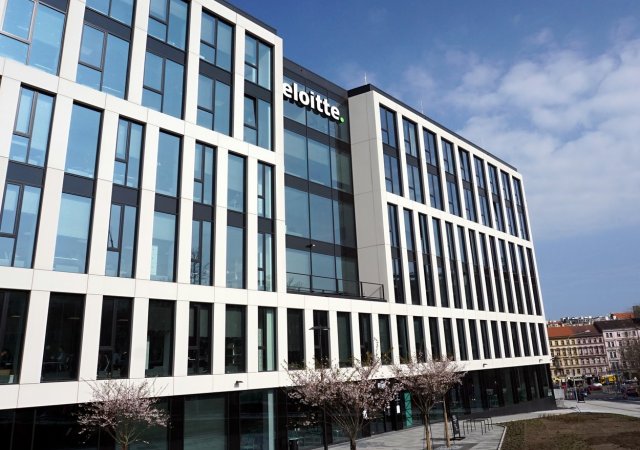 Scott.Weber kupuje od Penty coworking v komplexu Churchill