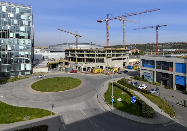 Kellnerová kupuje od Pražáka developerské projekty u O2 areny