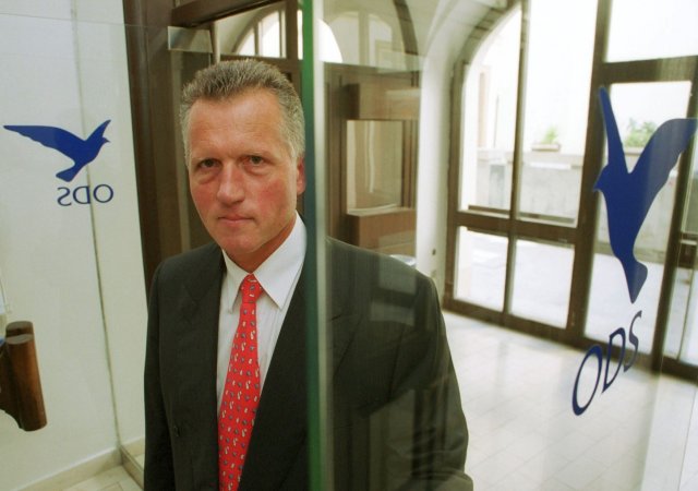 Macek na archivním snímku z roku 2001