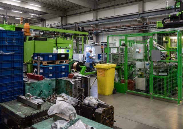 Hala výrobního závodu společnosti LUKOV Plast v Českém Dubu na Liberecku