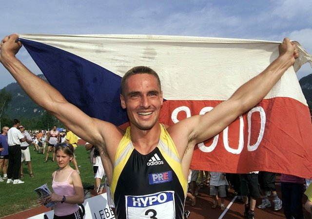 Jako první desetibojař v historii zdolal Roman Šebrle v roce 2001 na prestižním mítinku v rakouském Götzisu hranici 9000 bodů, když zvítězil výkon 9026 bodů.