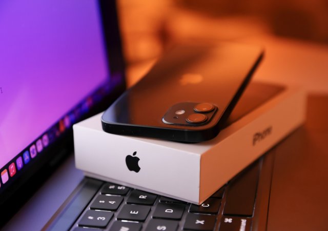 V případu Mamut.cz zmizelo přes 400 tisíc kusů zařízení včetně asi 100 tisíc iPhonů