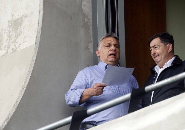 Magyar udeří na Orbánovy oligarchy. První pod tlakem je Mészáros