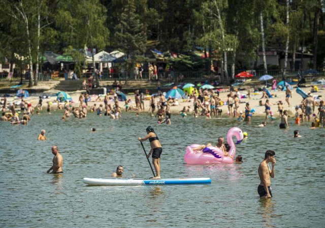 Hlavní sezóna na Máchově jezeře se blíží
