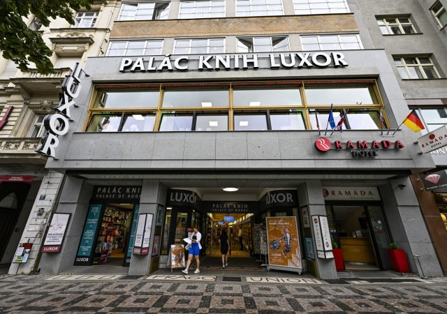 Miliardář Vítek prodal další hotel na pražském Václavském náměstí