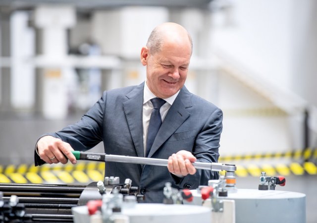 Olaf Scholz, navštívil závod Siemensu