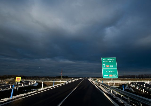 Stát zavede jednodenní dálniční známku. Stát bude jako jízdenka vlakem z Prahy do Plzně