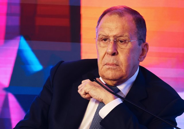 Ruský ministr zahraničí Lavrov na konferenci v Dillí.