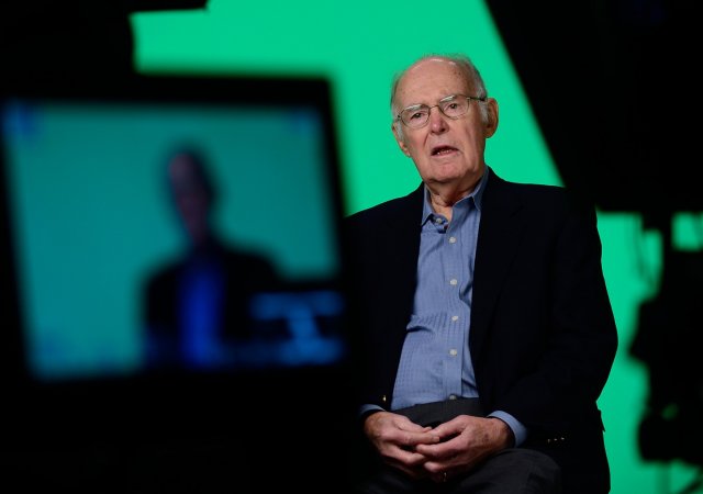 Ve věku 94 let zemřel v pátek Gordon Moore