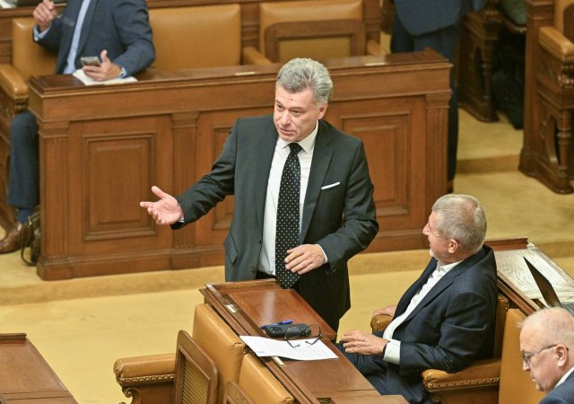 Pavel Blažek a Andrej Babiš ve Sněmovně