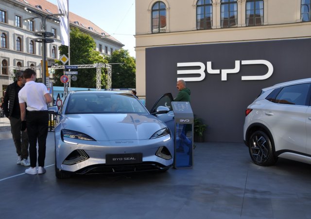 Čínské automobilky dál decimují ty evropské. Předstihly Audi a Renault