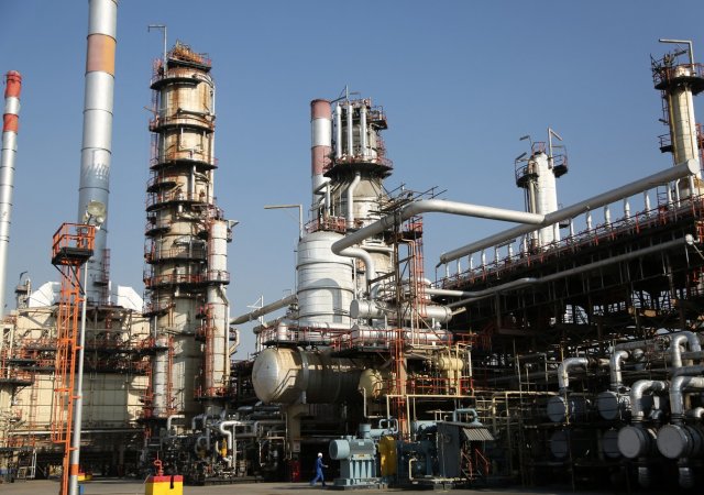 Rafinérie v Íránu