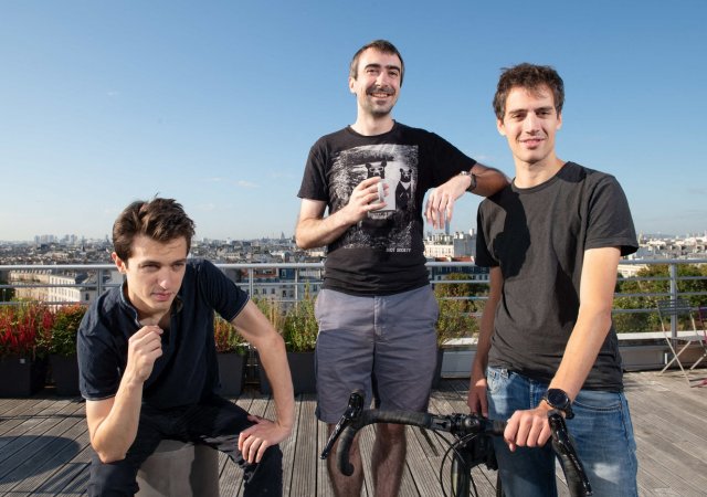 Zakladatelé společnosti Mistral Timothee Lacroix, Arthur Mensch a Guillaume Lample