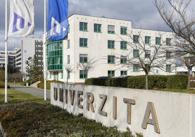Policie zasahuje na Západočeské univerzitě v Plzni kvůli nahlášené střelbě