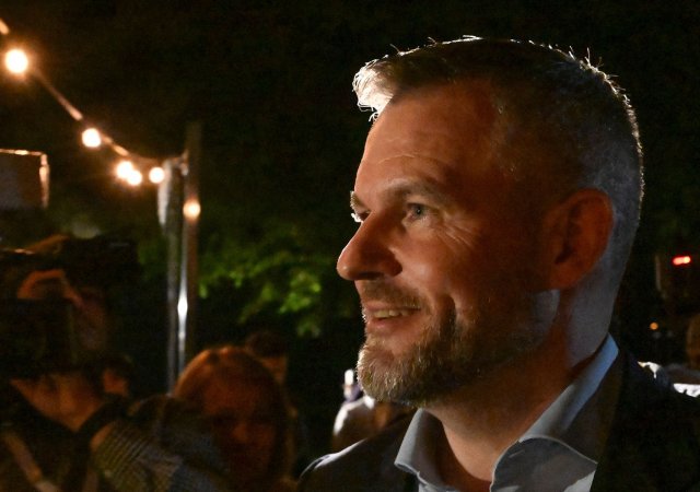 Peter Pellegrini po sečtení třetiny okrsků průběžně vede