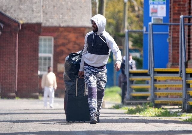 Britský parlament přijal zákon umožňující deportace migrantů do Rwandy
