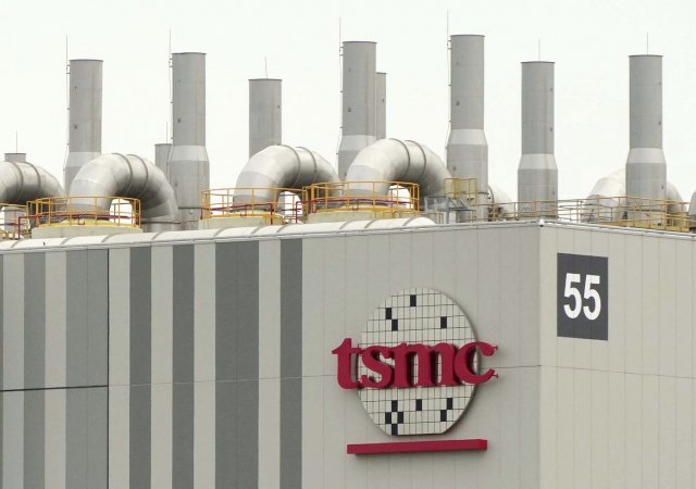 Výrobce polovodičů TSMC navýšil tržby o 40 procent