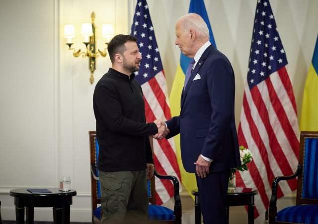 Ukrajinský prezident Volodymyr Zelenskyj a jeho americký protějšek Joe Biden