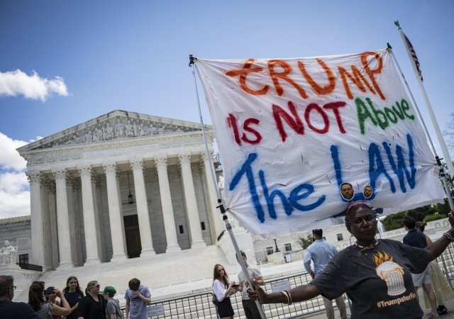 Nejvyšší soud USA dal Trumpovi a budoucím prezidentům volnou ruku