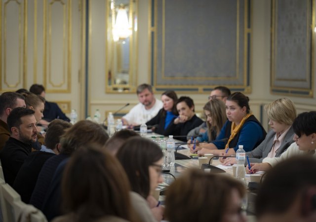 Ukrajinský prezident Volodymyr Zelenskyj na setkání s novináři